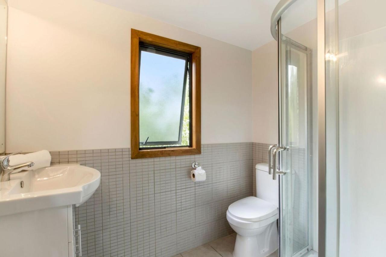 Karaka Sanctuary With Spa Pool By Waiheke Unlimited Oneroa Bilik gambar