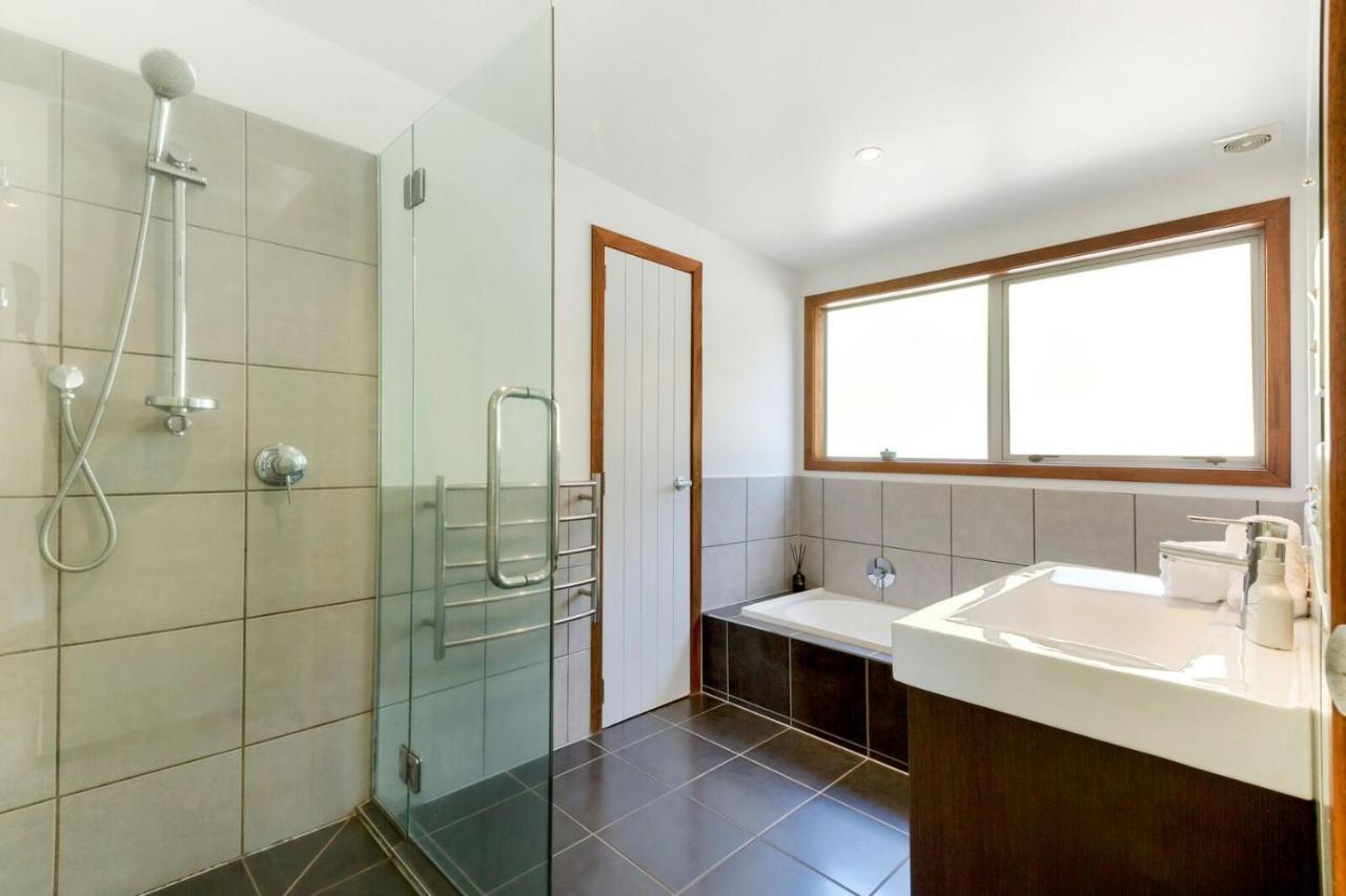 Karaka Sanctuary With Spa Pool By Waiheke Unlimited Oneroa Bilik gambar